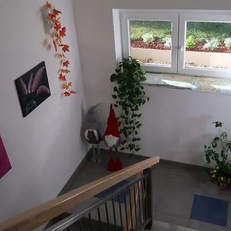 アパート Apartment And Studios Jelovca & Wellness ラドヴリツァ