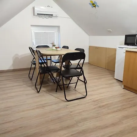 Apartment And Studios Jelovca & Wellness ラドヴリツァ