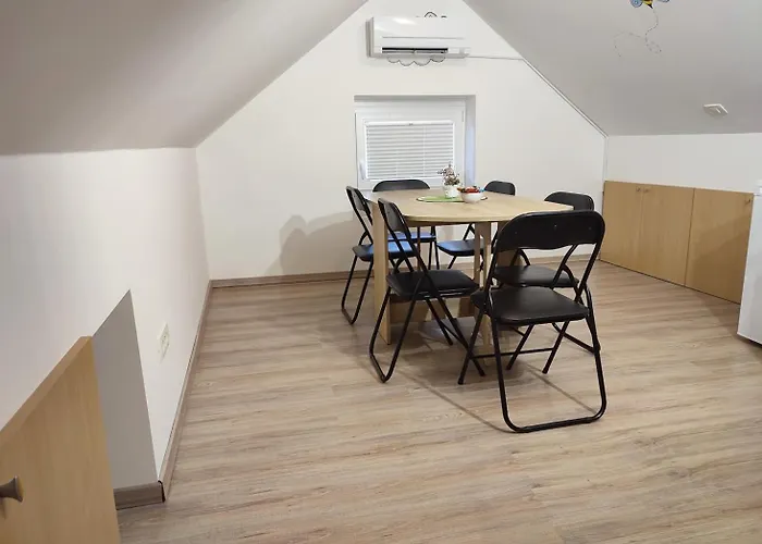 Jelovca - In The Attic Apartment *